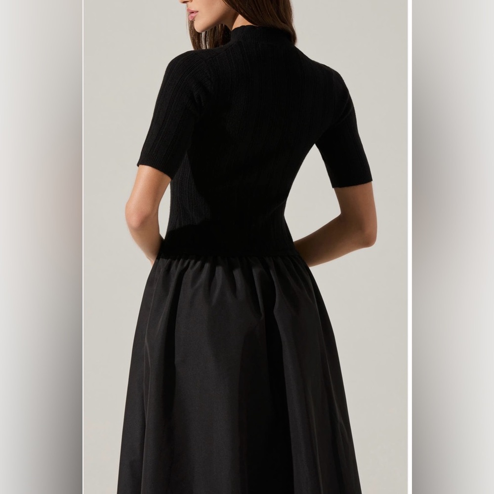 Elegant Black Midi Dress - Picture 2 of 6